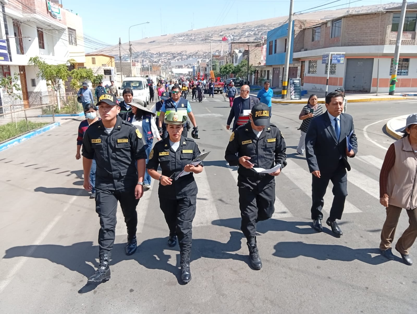 Policía Ambiental efectuó diligencia en la calle Jirón de la Unión. (Foto: Adrian Apaza)