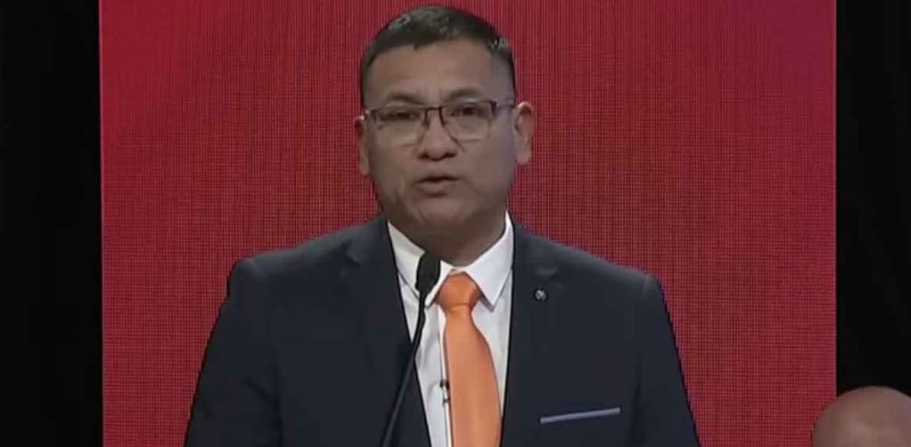 El candidato de Fuerza Popular a la Alcaldía de Lima sorprendió al comenzar su intervención con un fragmento de “Soy provinciano”, canción del fallecido cantante Chacalón.