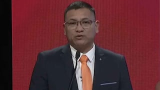 Samuel Daza inicia su discurso en debate cantando tema de Chacalón: “Soy muchacho provinciano”