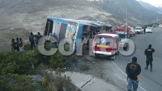Tres muertos y casi 20 heridos en volcadura de bus