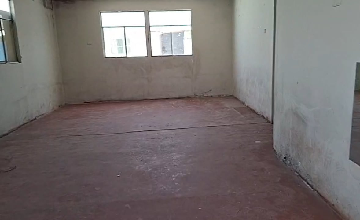 La cocina estaba vacía y desconocen el paradero de la cocina industrial, las ollas y utensilios