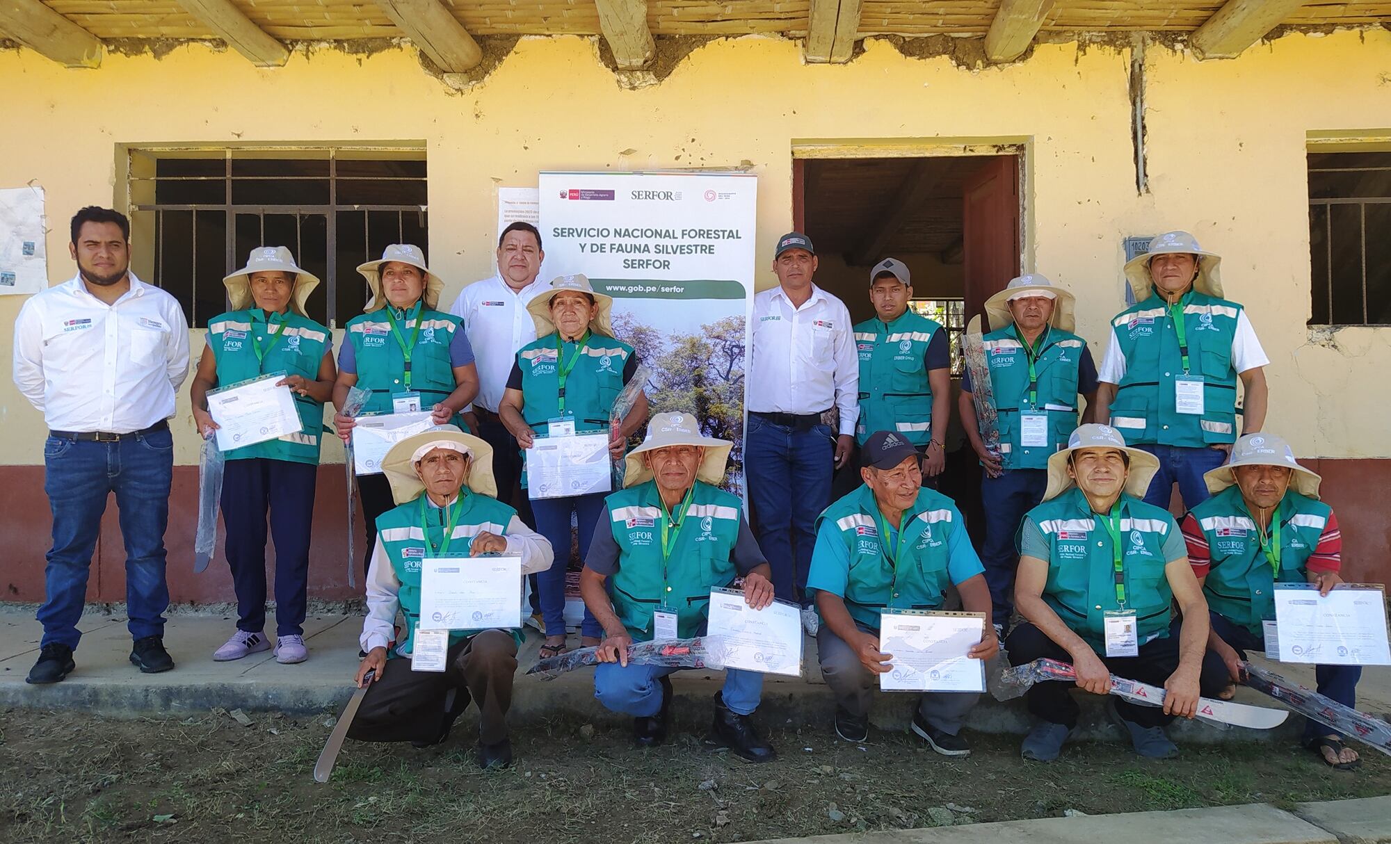 El comité de vigilancia de Canchaque está implementado con chalecos, ponchos, linternas, machetes, winchas, botas, gorras, libretas de campo y lapiceros.