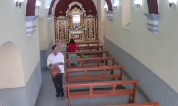 Hurto quedó grabado por videocámaras.