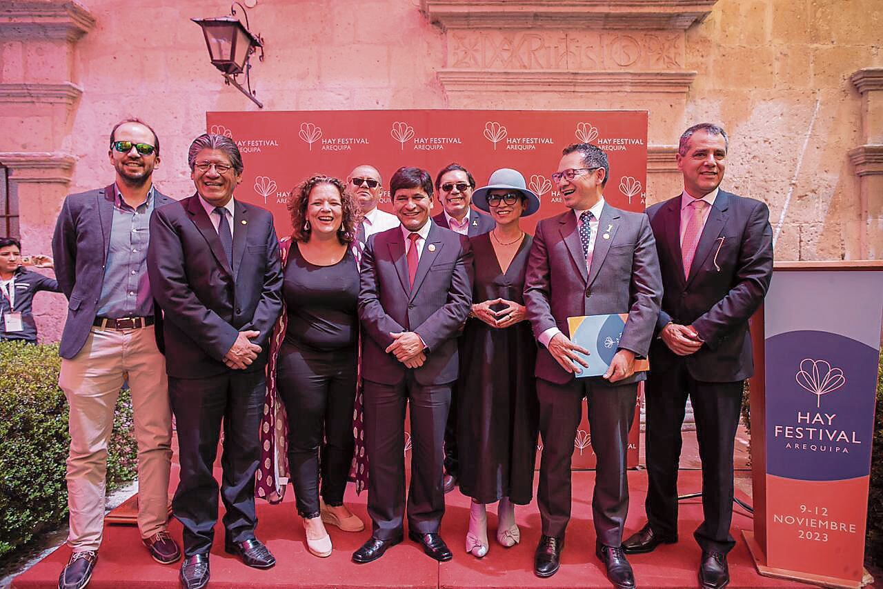 Los organizadores y promotores en el lanzamiento del próximo encuentro. (Foto: GEC)