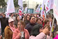 Trabajadores de EsSalud inician huelga nacional indefinida con marcha y plantón