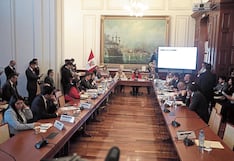 Facultades legislativas: Comisión de Constitución con una semana de retraso
