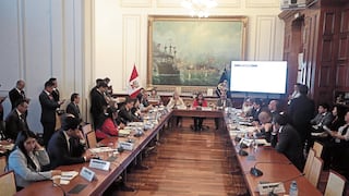 Facultades legislativas: Comisión de Constitución con una semana de retraso