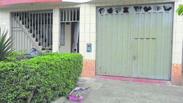 Los extorsionadores dejaron un número telefónico y exigieron que se comuniquen con ellos.