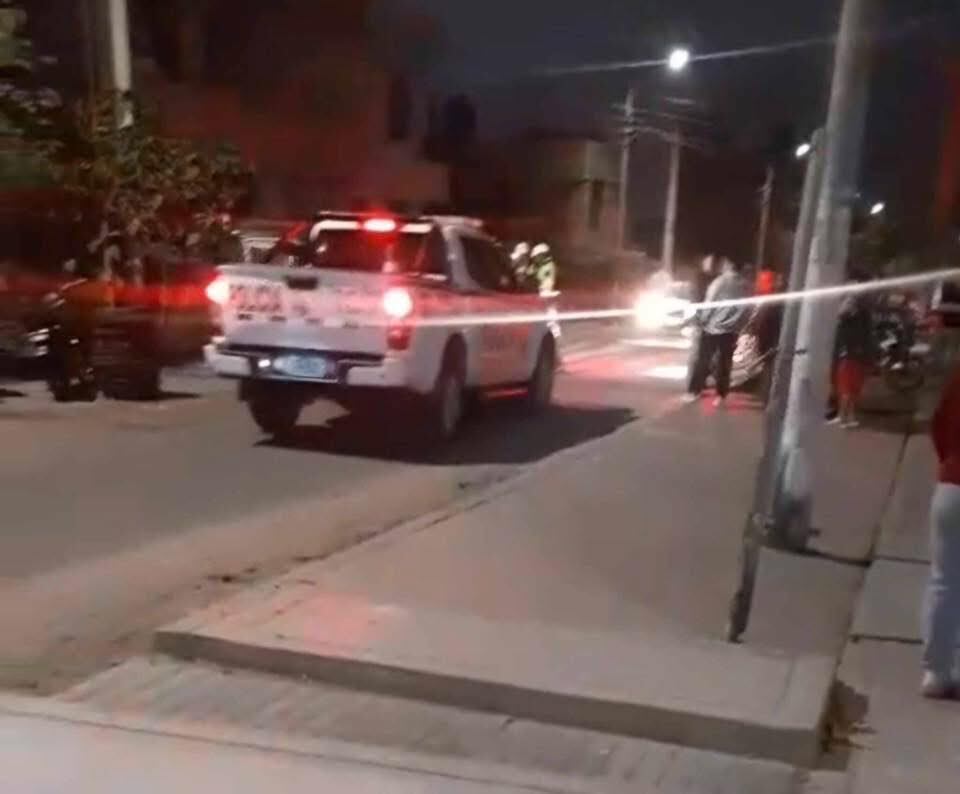 Enfrentamiento se registró en los exteriores de un taller de motos en la parte alta del distrito de La Esperanza. Vecinos tuvieron que esconderse.