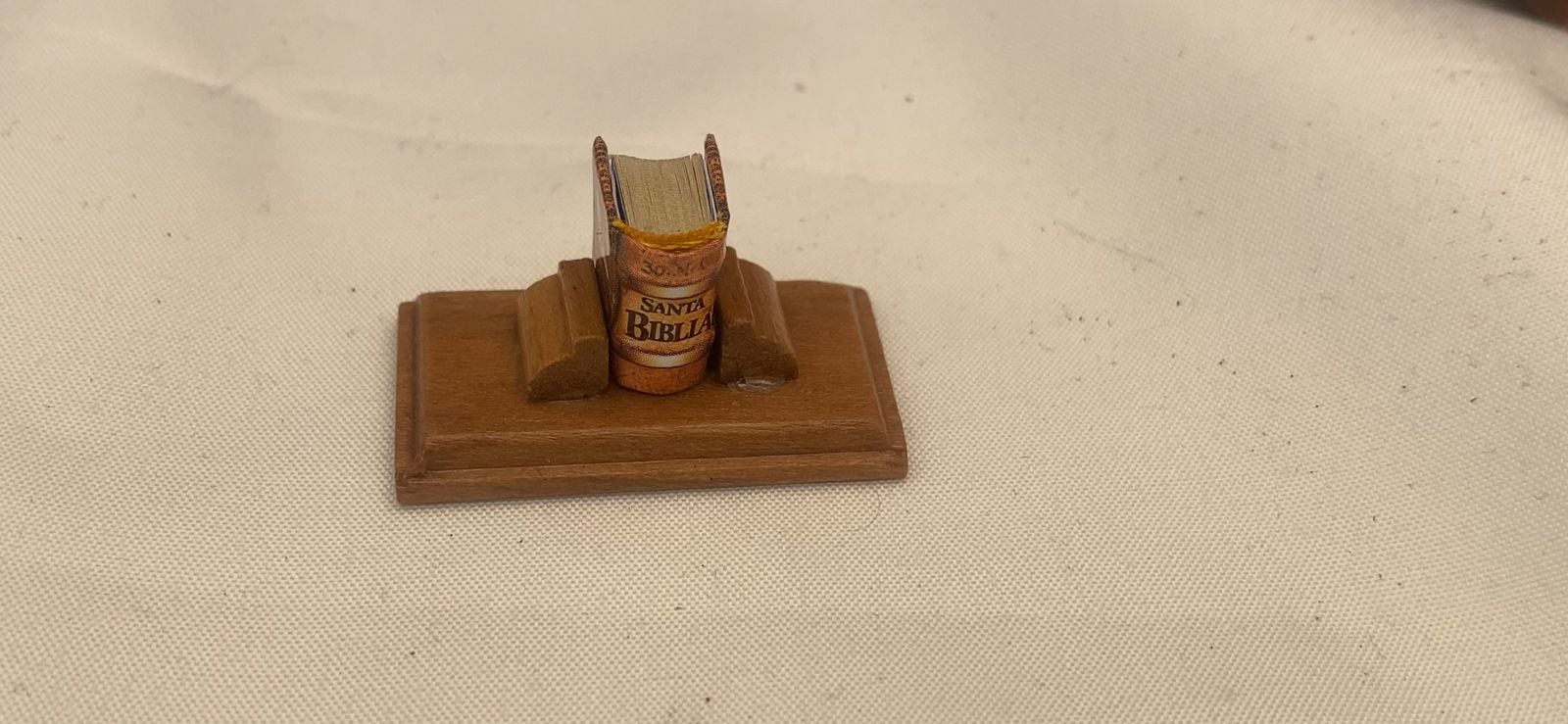 Microbiblia en el Festival del Libro en Arequipa. Foto: Omar Cruz.