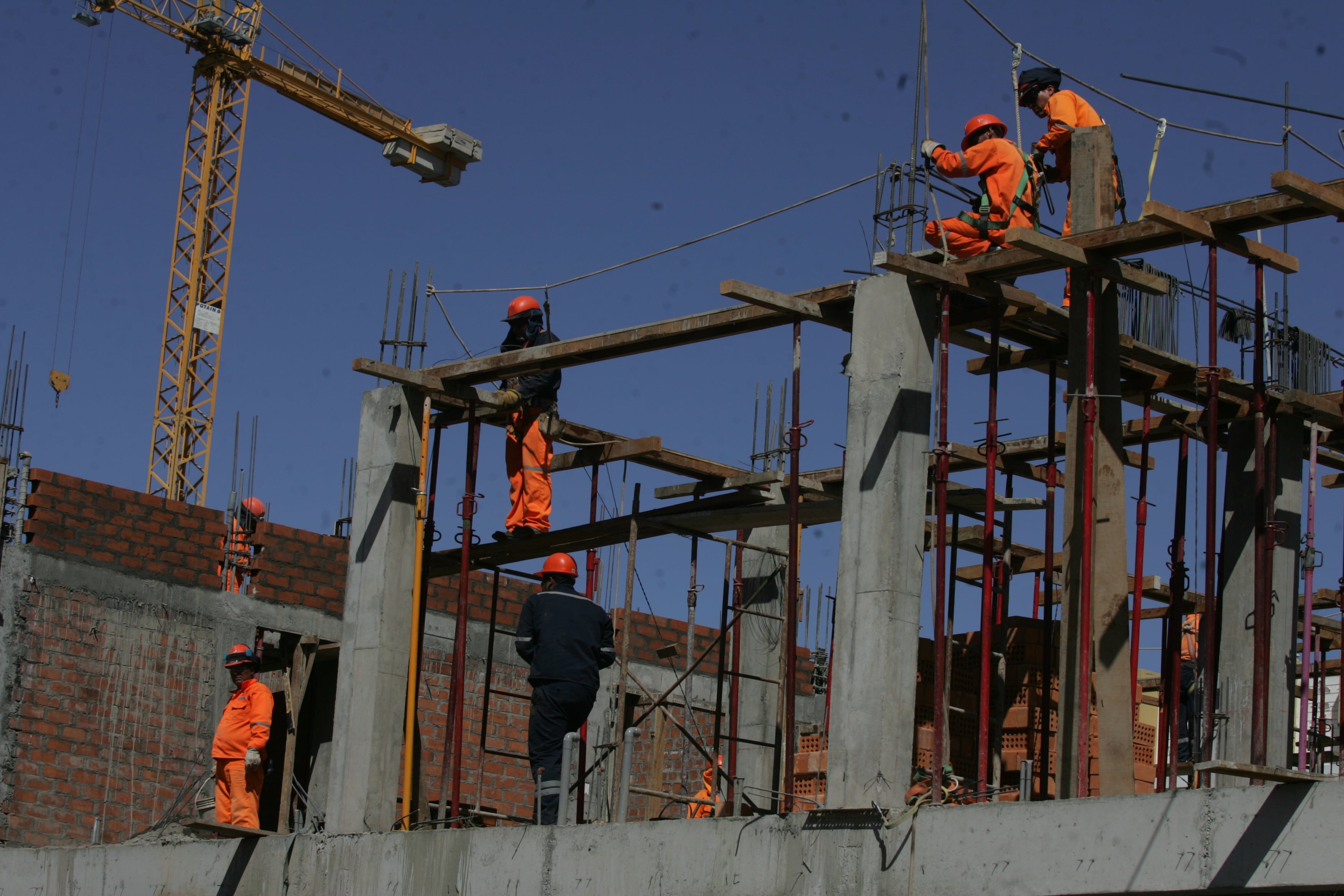 OBREROS DE CONSTRUCCIÓN CIVIL