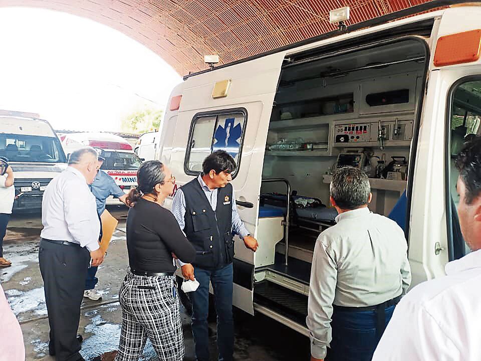 Ambulancias no cumplen normas para circular. (Foto: Difusión)