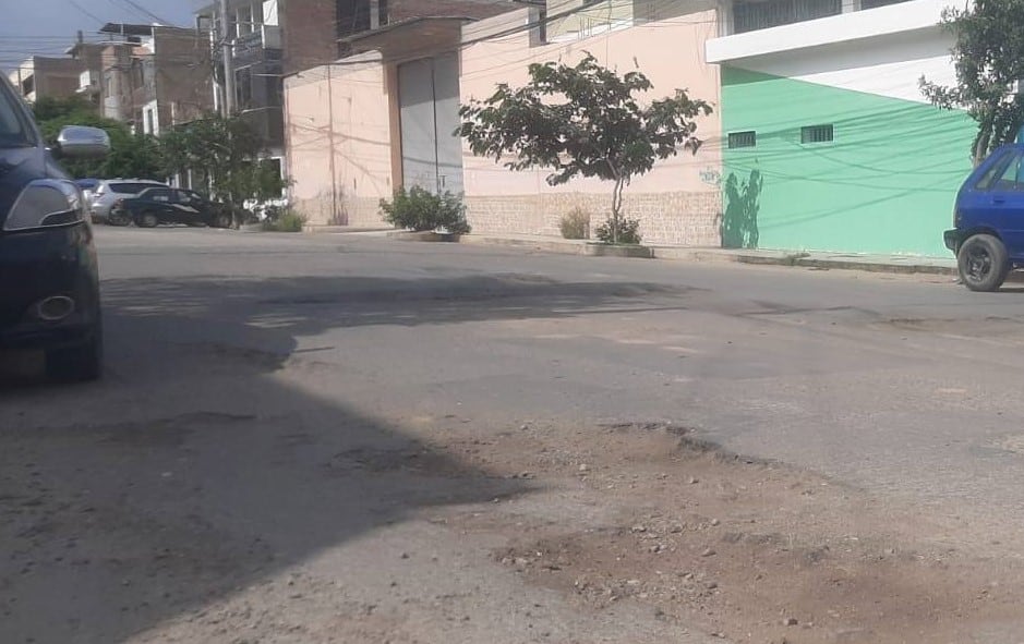 Vía Pascual Saco con problemas de transitabilidad.