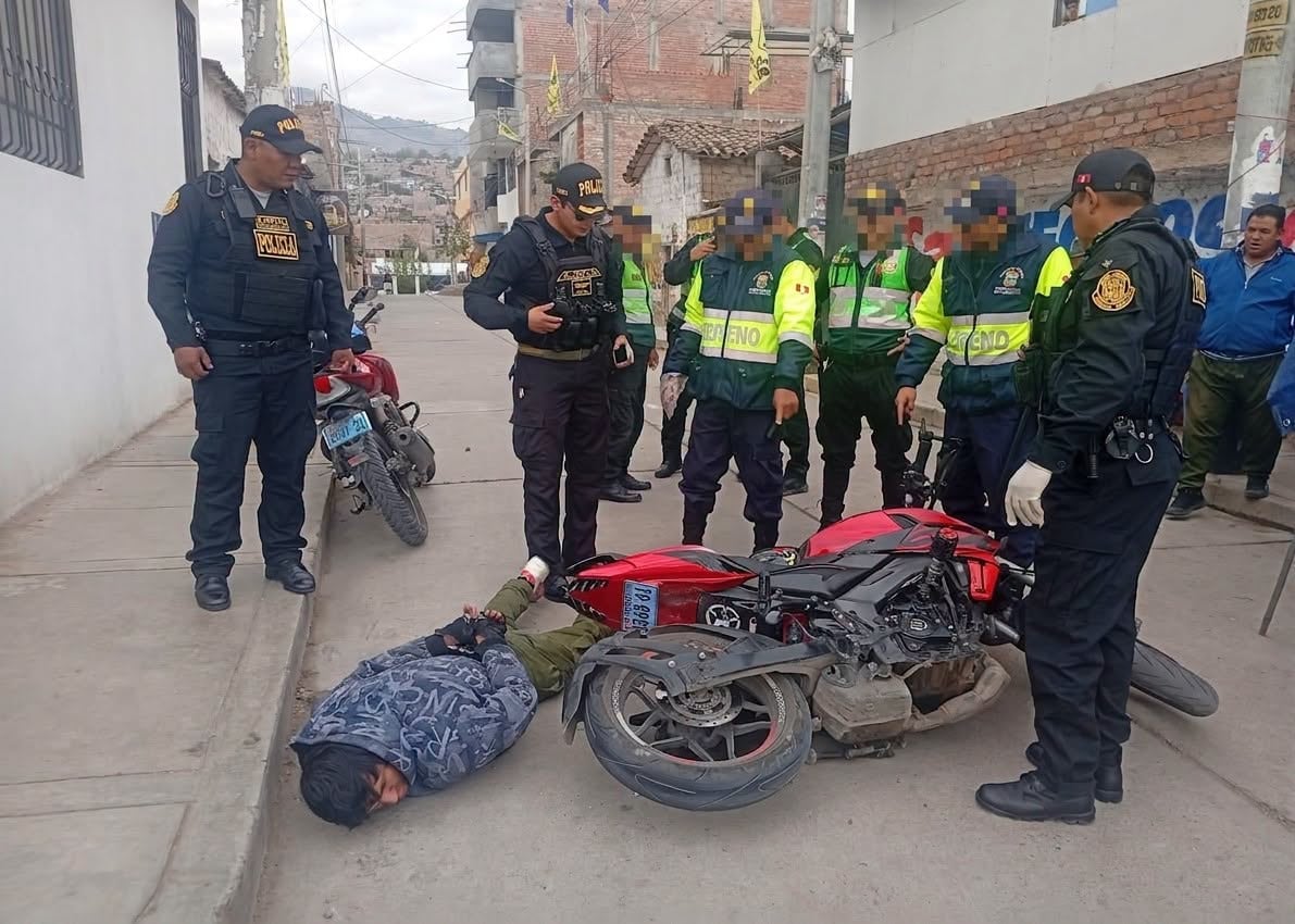Capturan a sujeto armado tras persecución en calles de San Juan Bautista, Huamanga