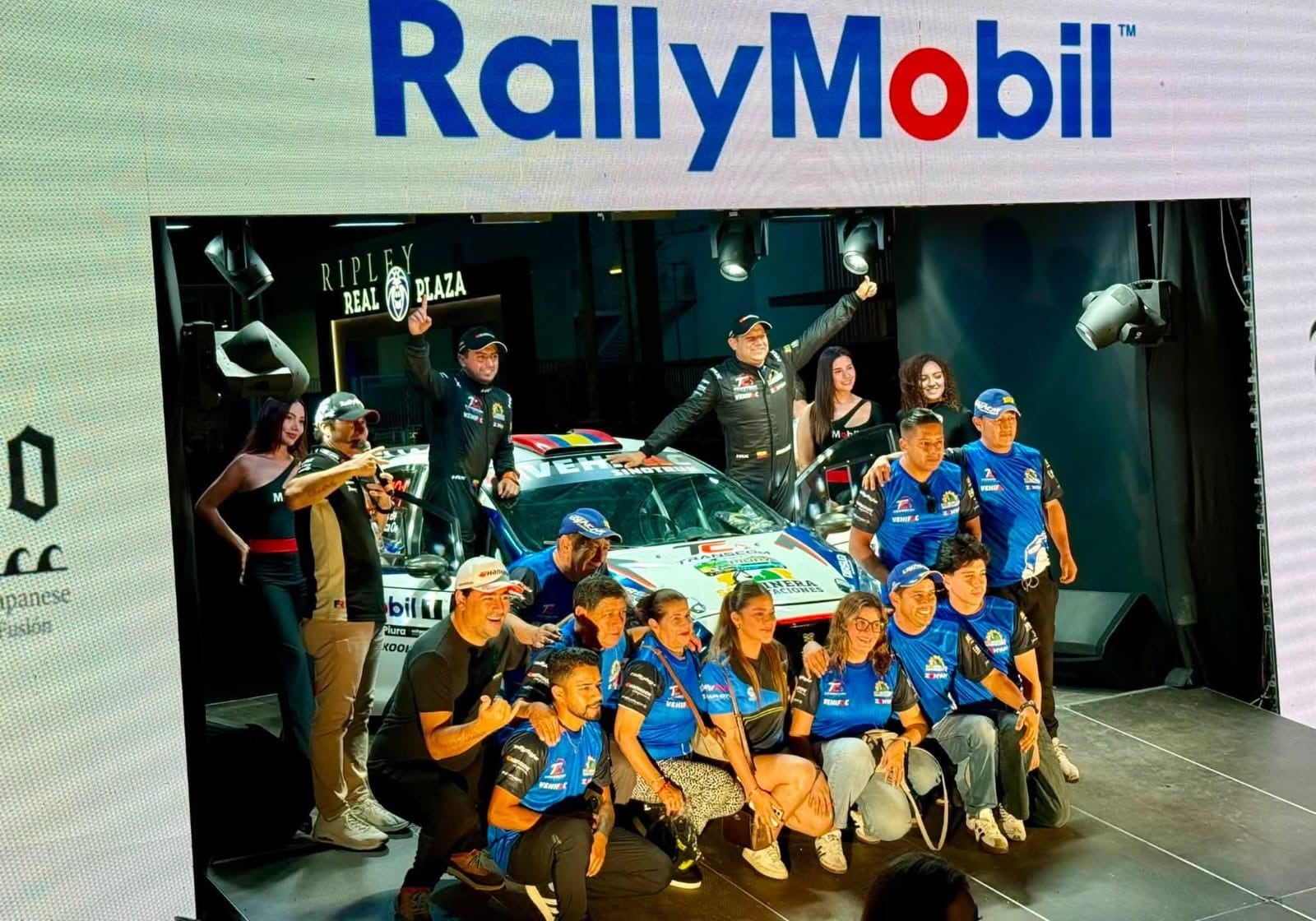 Competencia automovilística internacional arrancó anoche en Piura.