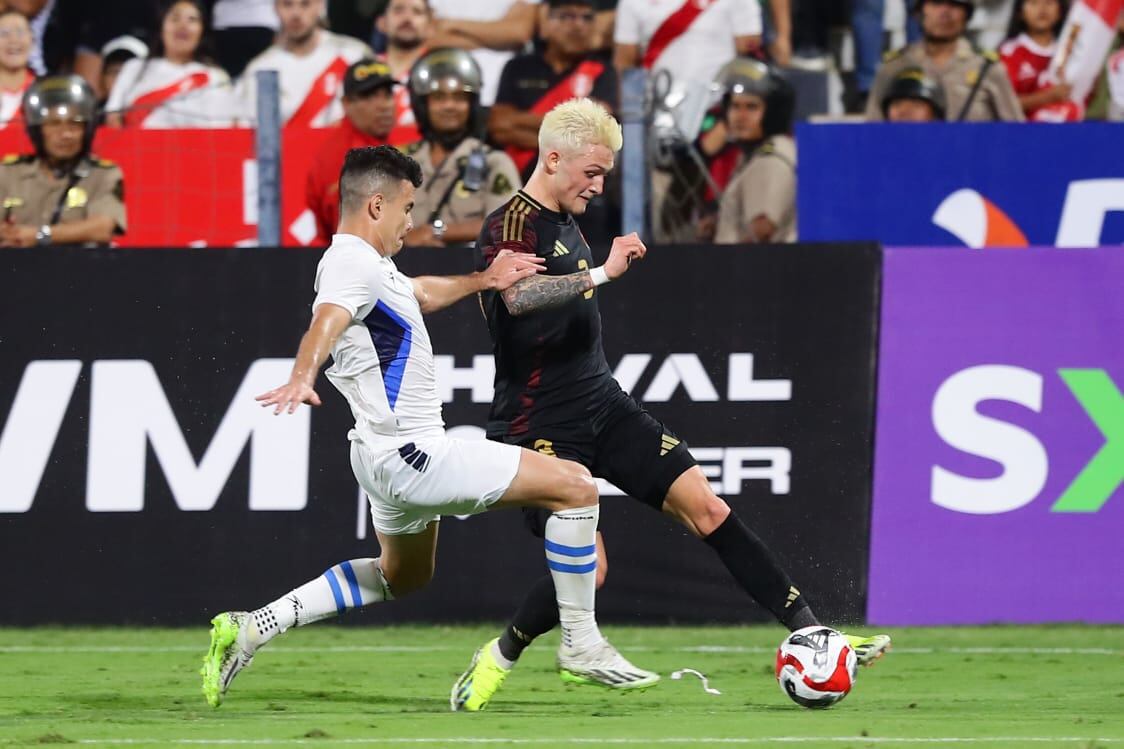 “Que te caiga más simpático o antipático un jugador, tendríamos que controlarnos un poquito en eso para saber respetar a todos”, expresó Jorge Fossati. Fotos: Jesús Saucedo / @photo.gec