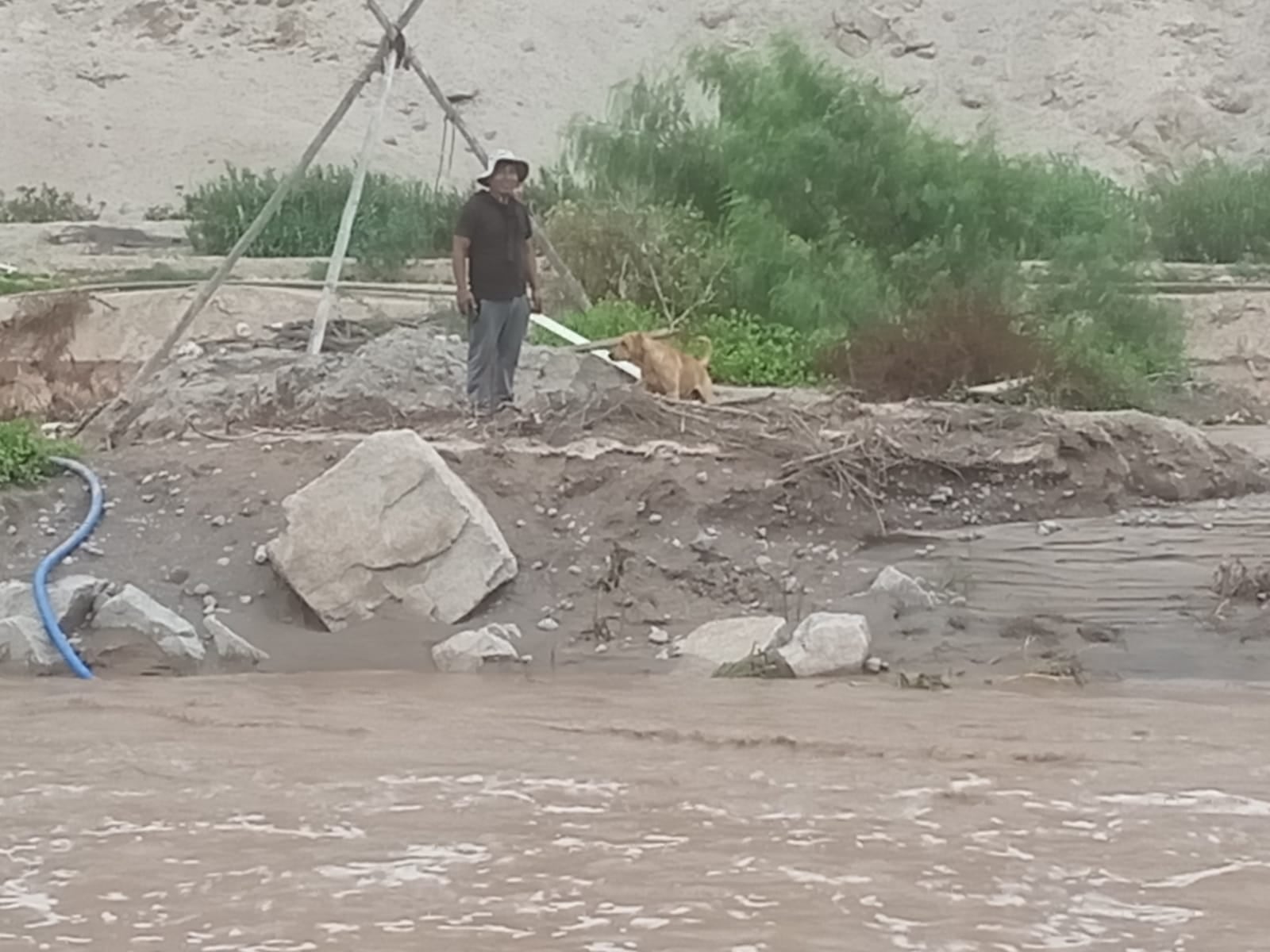 Desborde del Río Anexo de Pescadores, en Ocoña, provincia de Camaná, pone en peligro a pobladores. Foto: Municipalidad de Ocoña.