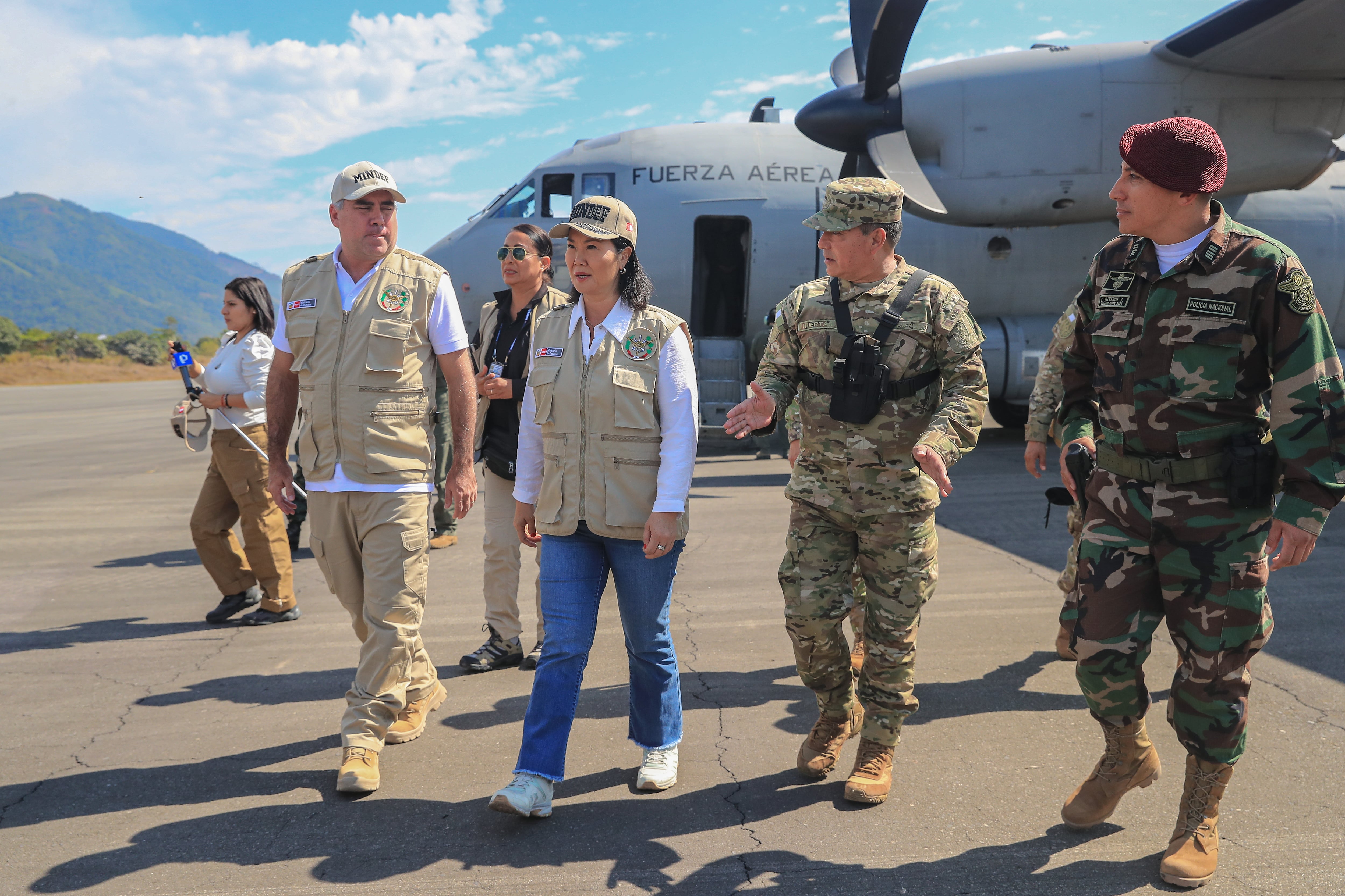 La mandataria recorrerá bases militares y recibirá reportes sobre las operaciones que ejecutan las Fuerzas Armadas y la Policía Nacional en esa zona del país. FOTO: PRESIDENCIA
