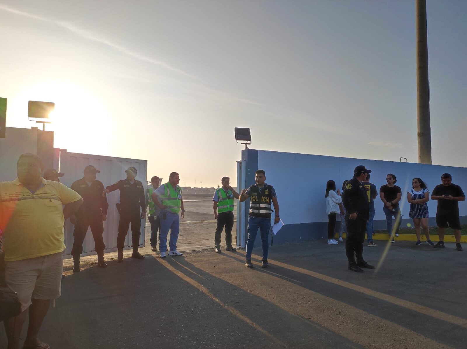 Movimiento policial se registra en el aeropuerto de Huanchaco.