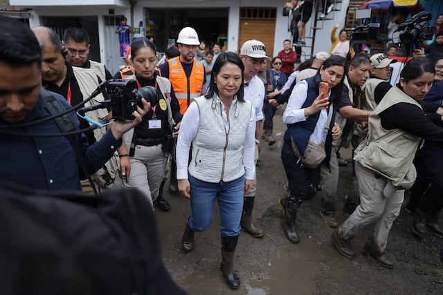 Keiko Fujimori inspecciona zonas afectadas por lluvias en Villa María del Triunfo