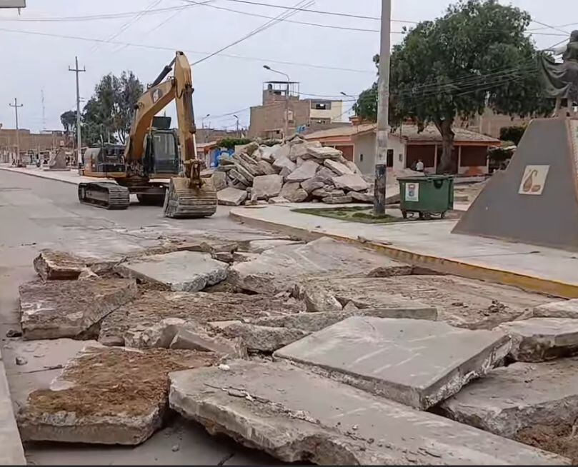 La obra de mejoramiento de pistas en la avenida Venezuela limita la circulación vehicular y peatonal.