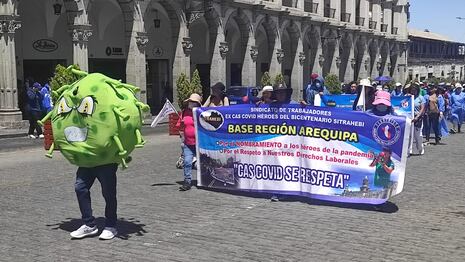 Trabajadores CAS COVID-19 protestan en Arequipa para pedir nombramiento