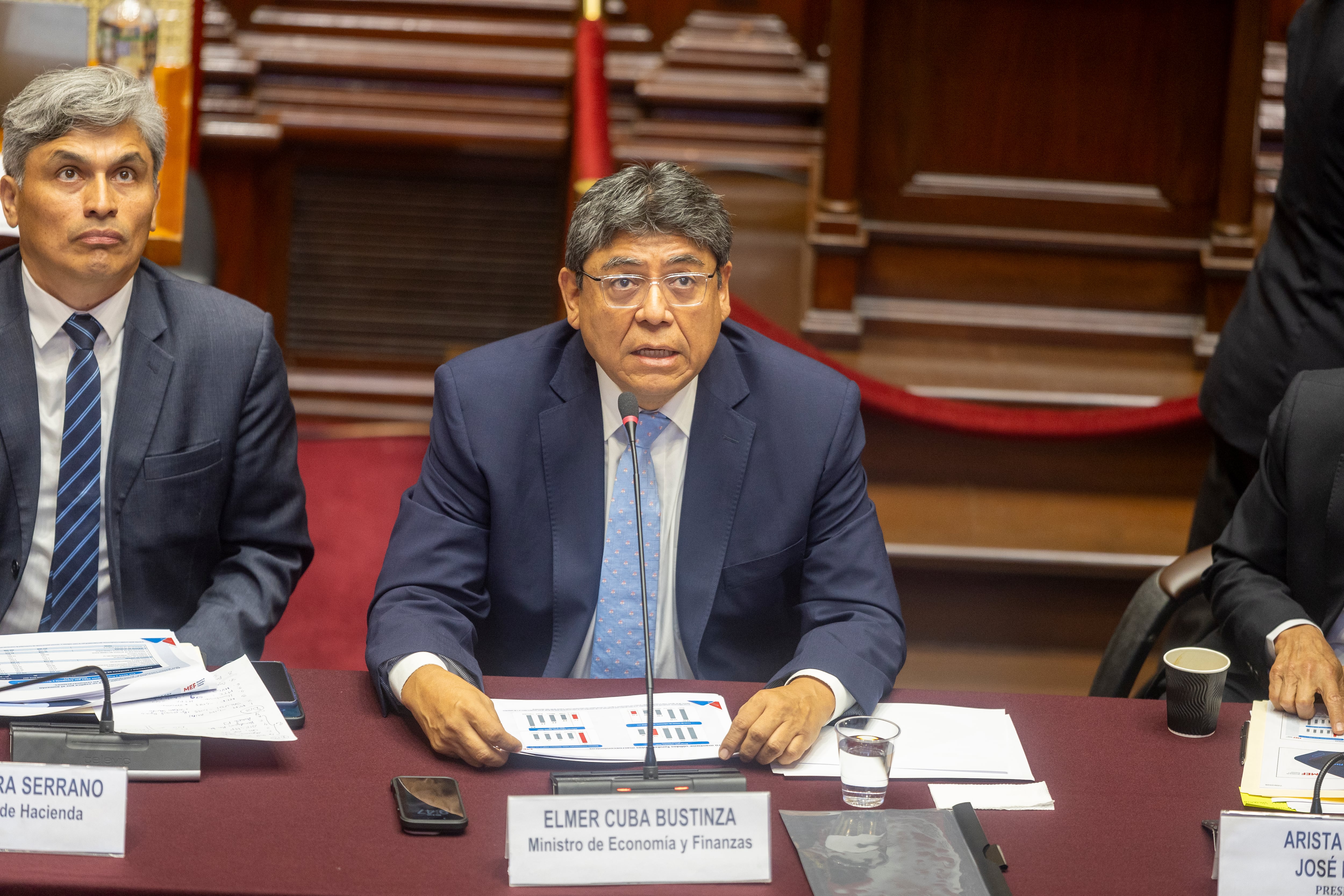 El ministro de Economía y Finanzas, Elmer Cuba, sustentó el Marco Macroeconómico Multianual 2027-2030, que contiene las proyecciones económicas vinculadas a los proyectos de Ley de Presupuesto.
Foto: Mario Zapata N./ @photo.gec