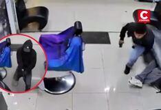 Sujeto ataca a balazos a cliente que esperaba su turno en una barbería, en Mi Perú (VIDEO)