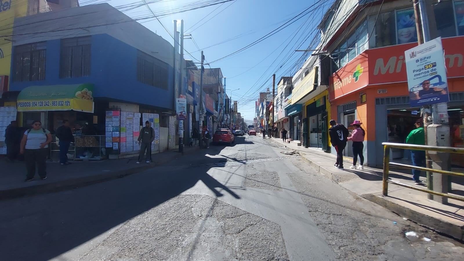 Advierten deterioro del asfaltado en calles del pueblo tradicional de Zamacola, en Cerro Colorado. (Foto: Omar Cruz/@photo.gec)