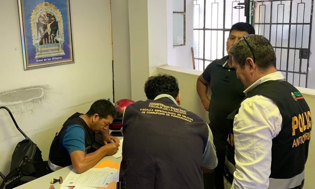 El especialista y exjefe de la Divincri de Piura, Alfonso Llanos, dijo que no hay filtros adecuados en la PNP porque ingresan y se convierten en policías, personas que no tienen valores, honradez ni disciplina. Además, que jóvenes policías utilizan su autoridad para cometer delitos que manchan la imagen de la PNP