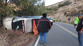 Integrantes del grupo “Amaru Perú” se salvan de morir en volcadura de miniván en Arequipa