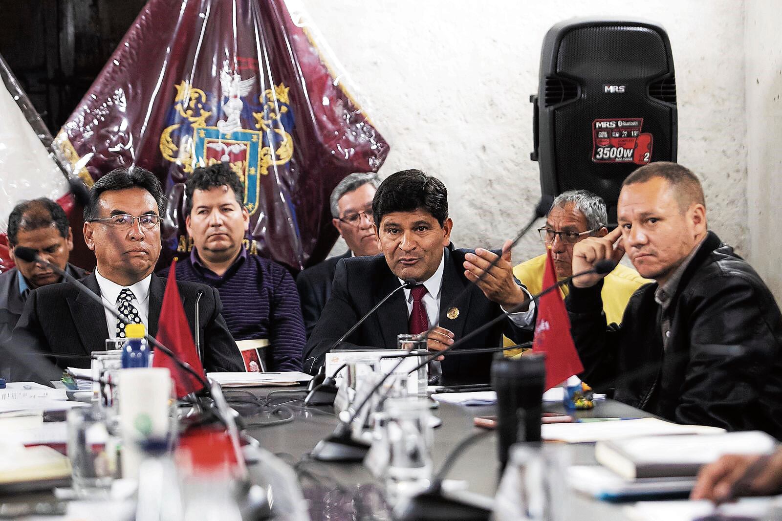 Rohel Sánchez asistió con sus funcionarios de confianza (Foto: GEC)