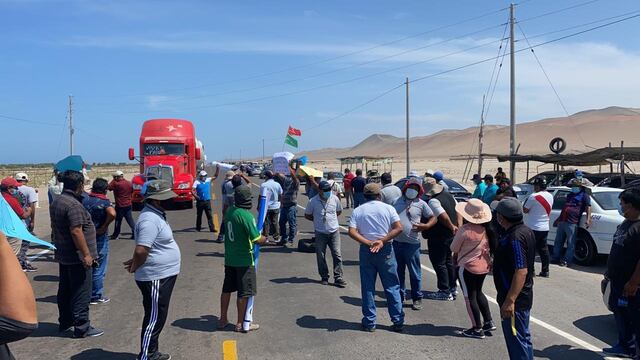 Conductores de colectivos bloquearon la carretera Costanera en Tacna