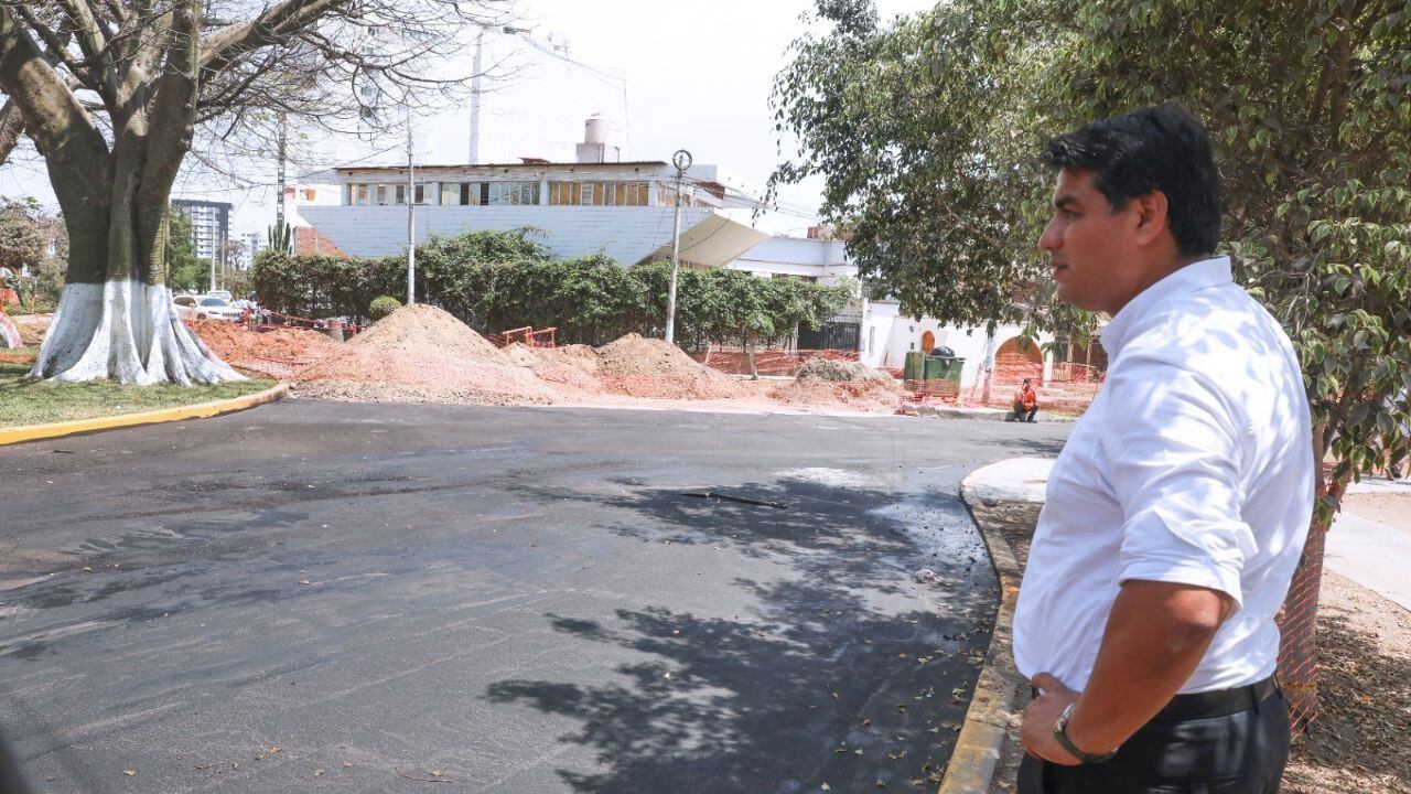 Alcalde de Trujillo anuncia 'shock de inversiones' con 28 obras: promesas, cascos y muchas fotos