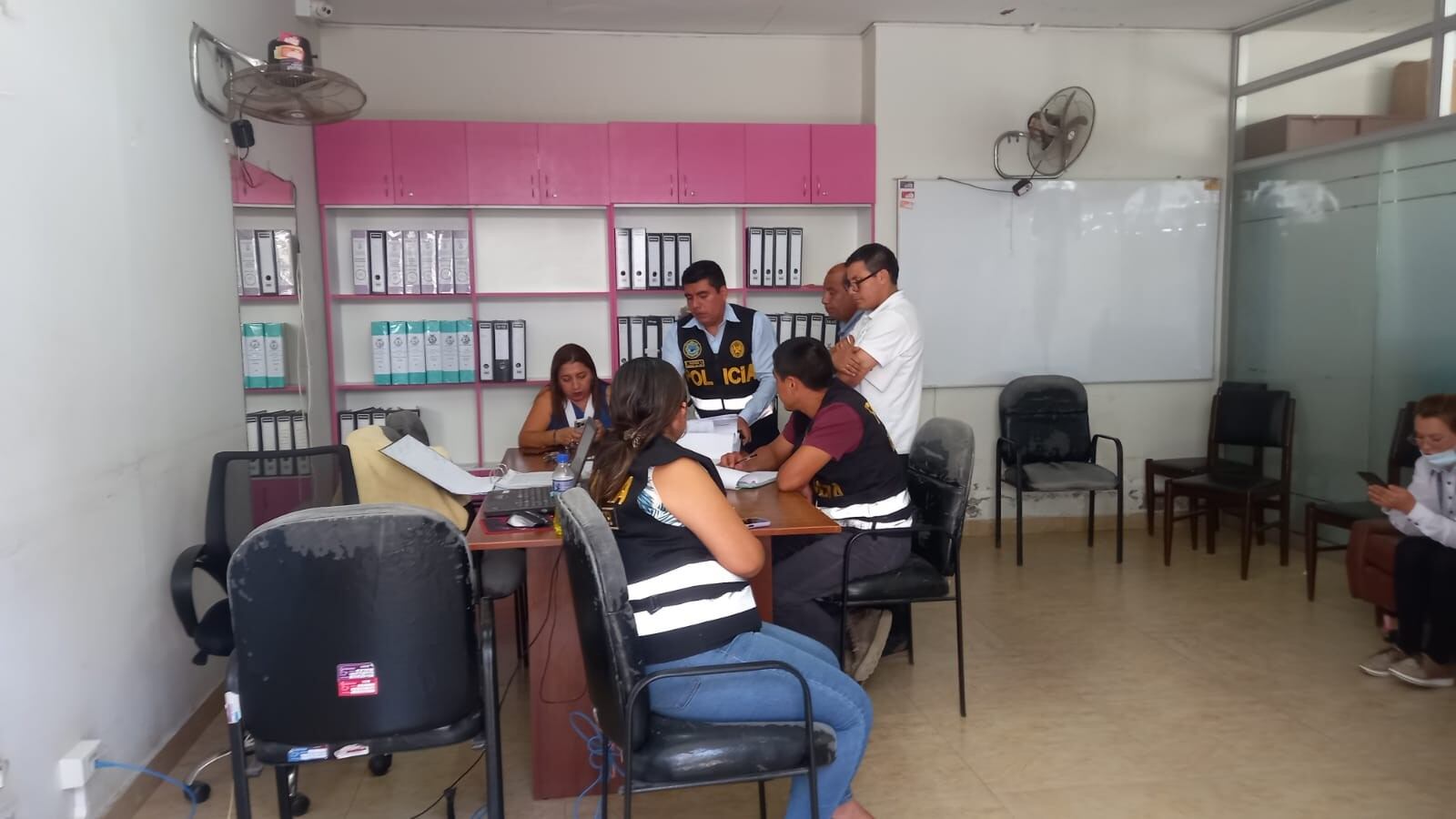 La diligencia duró más de dos horas.