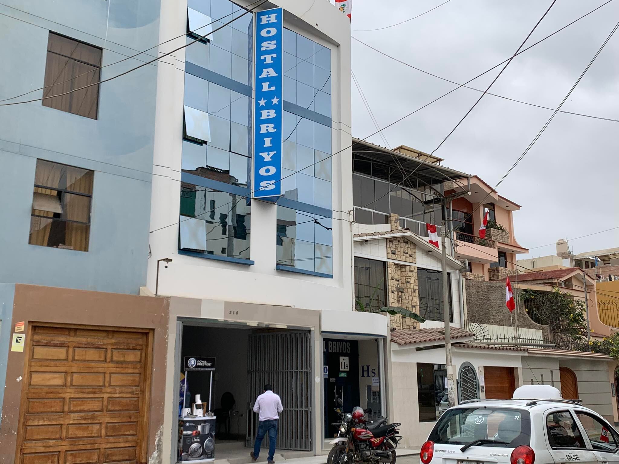 Efectivos policiales de la Divincri llegaron al lugar para recoger evidencias.