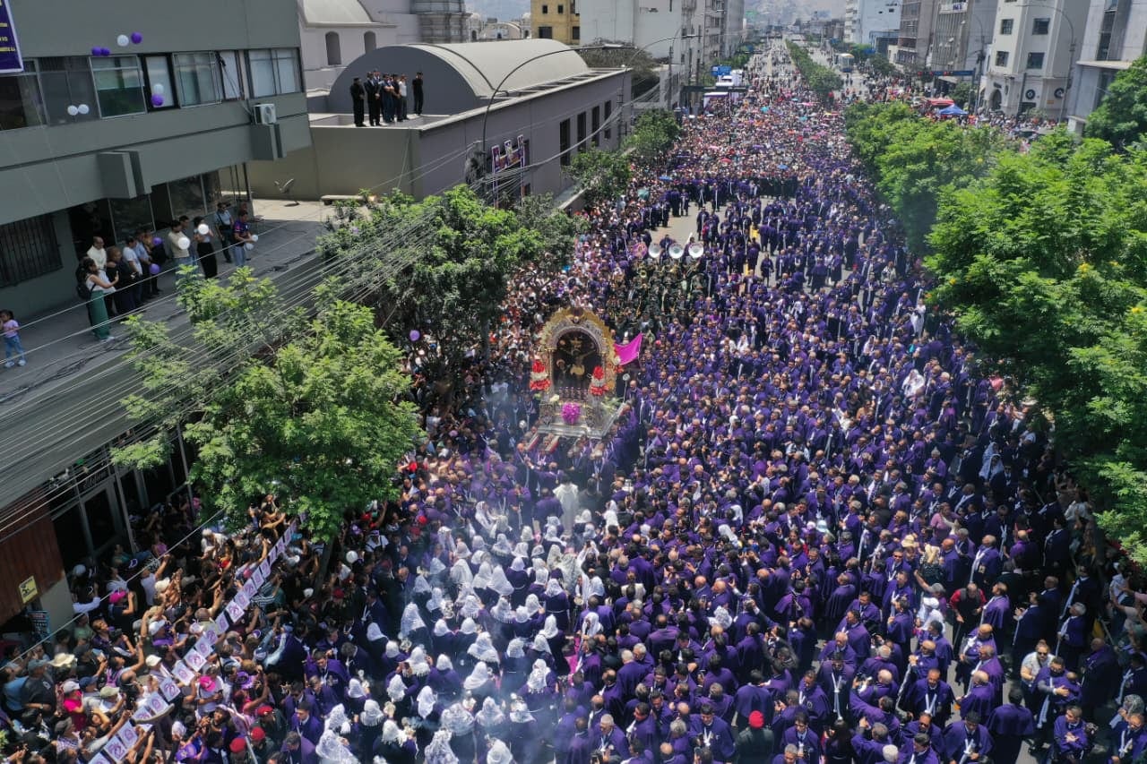 La segunda procesión del Cristo Moreno partirá del Santuario de las Nazarenas y recorrerá la Plaza Mayor, la avenida Abancay y otras calles del Centro de Lima. La Municipalidad de Lima aplicará restricciones vehiculares progresivas hasta la madrugada del lunes 19. (Fotos: Julio Reaño/@photo.gec)