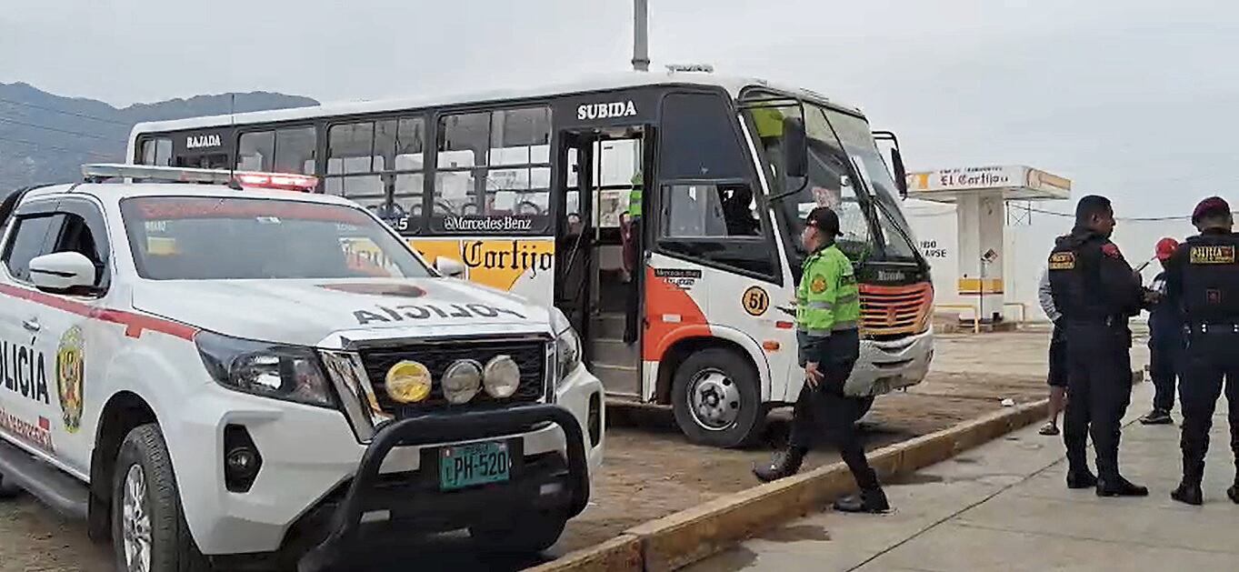 Unos 130 microbuses afiliadas a esa compañía no salieron a recorrer las calles porque los conductores temen ser asesinados por delincuentes, tras el último ataque registrado el lunes en El Porvenir. Los hombres del volante reciben amenazas y cuestionan el trabajo de la Policía, que les ofreció seguridad en sus rutas.