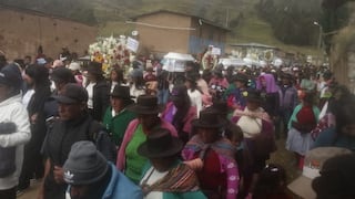 Sentida despedida a familia de seis integrantes que perdió la vida en una volcadura en Huánuco