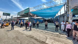 Arequipa: Clausuran y colocan bloques de cemento en dos terminales informales