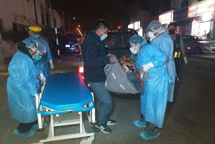 Anciano intoxicado es trasladado a puesto de salud en camioneta