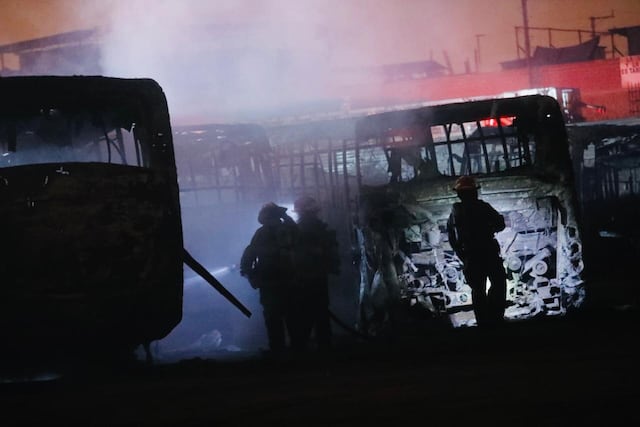 Incendio en Ate destruye 18 buses de transporte (Foto: GEC)