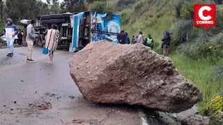Jauja: Camión volcó en la carretera tras esquivar la caída de una roca
