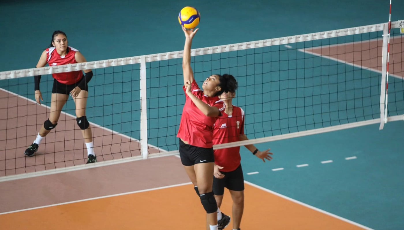 Este miércoles 2 de julio será jornada doble de vóley para el país, con el debut de la selección Sub-19 ante Turquía y de la selección de mayores frente a Argentina. Ambos encuentros se transmitirán en vivo por televisión, web y app. (Foto: FPV)