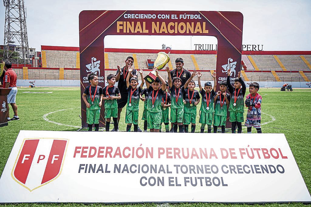 Elegantes de Cerro Verde de Arequipa llegó a la final Sub-06. Foto: FPF.