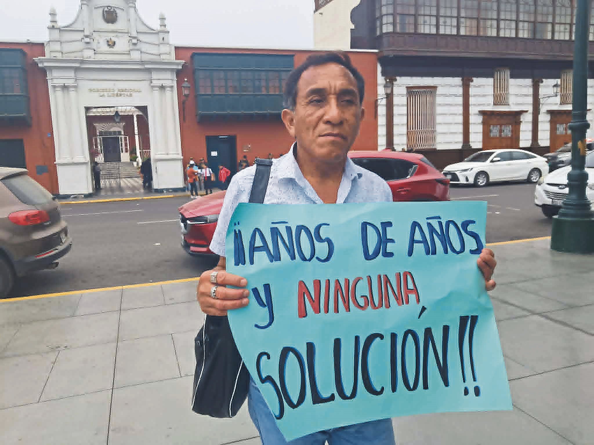 John Vargas realizó protesta en el centro de Trujillo.