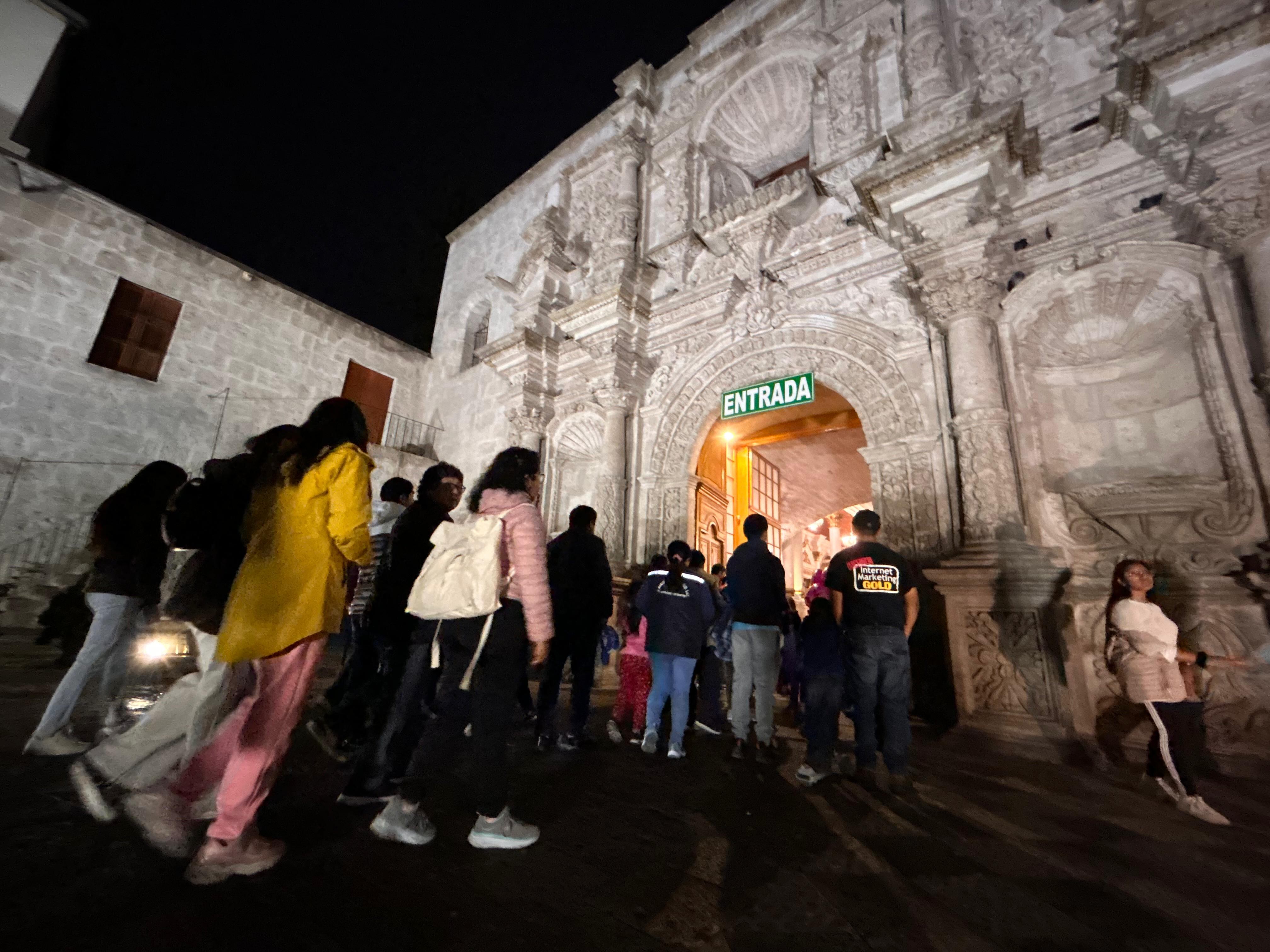 Ingreso al templo de San Agustín. Foto: Shelly Layme.