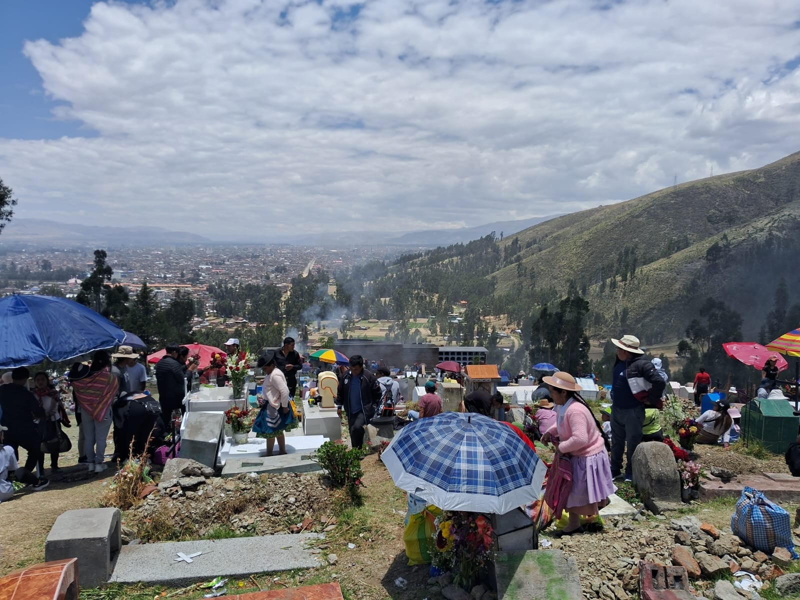 Día de los Muertos: Advierten riesgos sanitarios en más de 700 cementerios de Junín