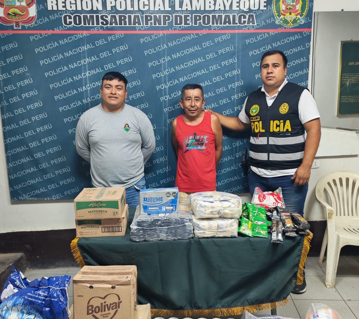 Sujetos afrontarán investigación por presunto hurto.