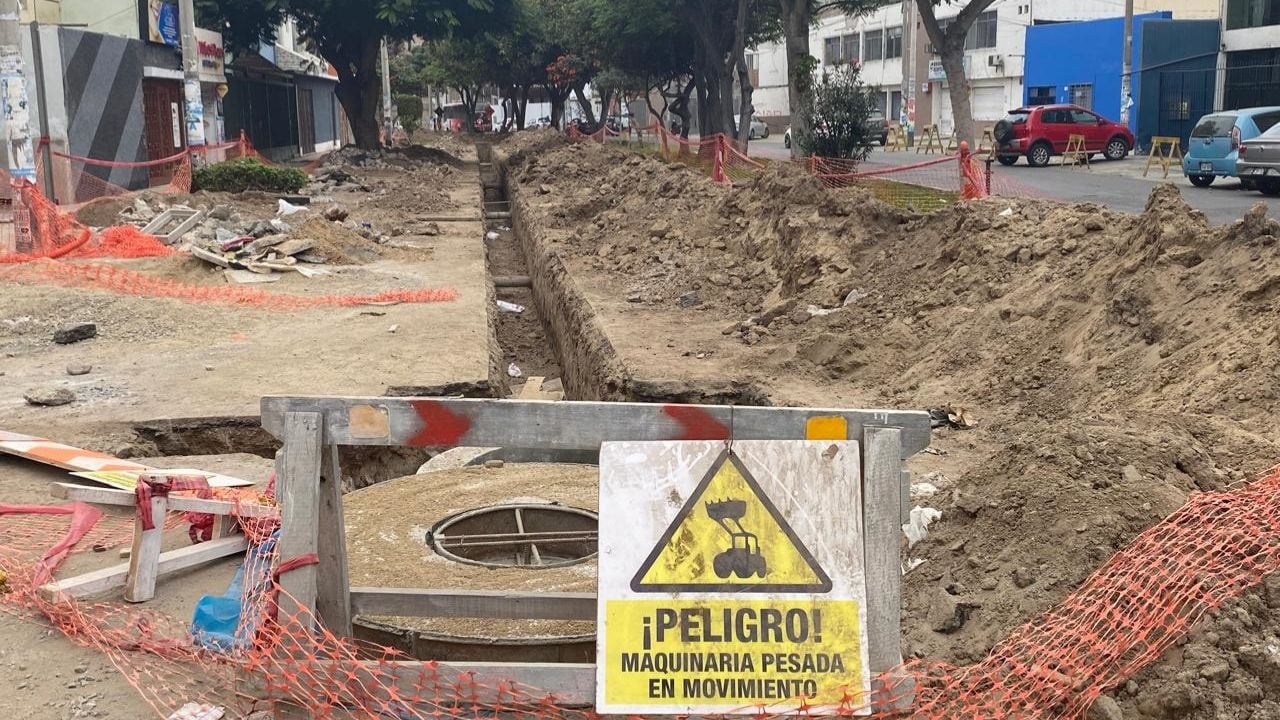 Se pierden millones, a pesar de la demanda permanente en torno al cierre de brechas sociales. Decano del Colegio de Economistas de La Libertad, Francisco Huerta, aseguró que alcaldes ya no pueden decir que están “aprendiendo” porque van por su segundo año de gestión. Agregó que esto hace que pobladores pierdan oportunidades.